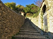 12 Scaletta delle more,  separata dagli orti da alti muri a secco